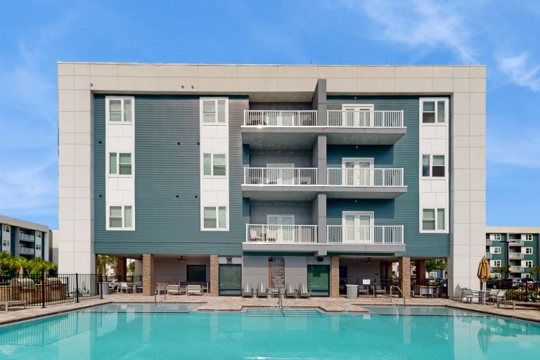 2 Mi to UF Campus! Modern Luxury Apt w/ Pool — photo 2