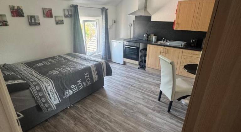 Tredegar studio flat