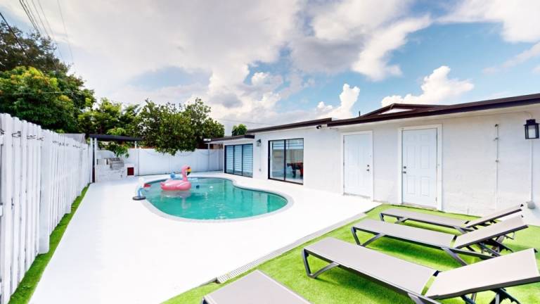Casa Lucia 5BR Home w Pool Near Hard Rock Casino