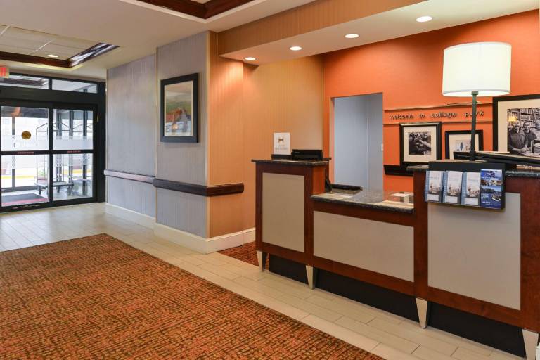 Hampton Inn College Park — photo 5