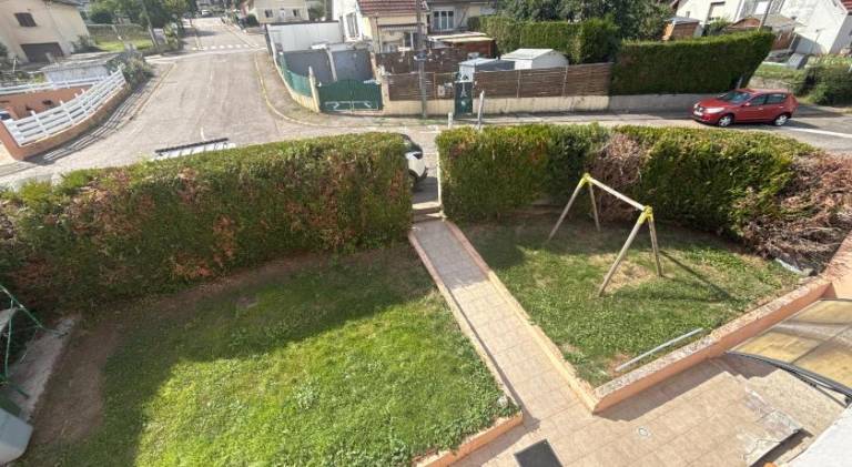 Apartment with jacuzzi, yard & terrace — photo 4