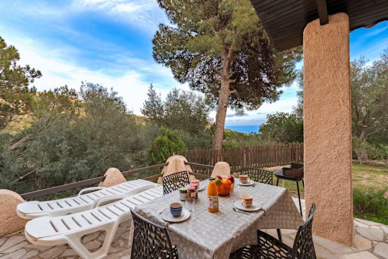Vacation home with patio — photo 3