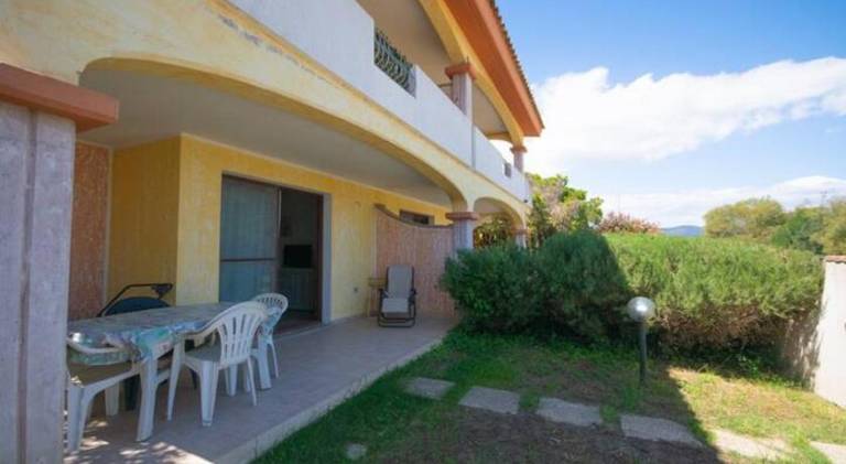 Holiday apartment with BBQ, patio & garden — photo 4