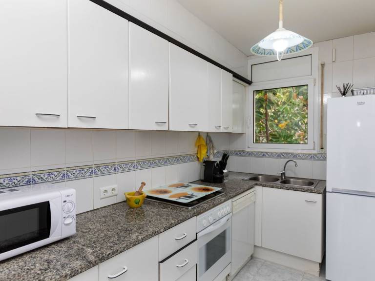 Family-oriented house with barbeque, garden & terrace | Sea view | Close to the beach | Pets allowed — photo 4