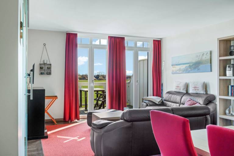 Dachgeschosswohnung in Strandnähe mit Sauna, zwei Balkonen und tollem Ausblick — photo 3