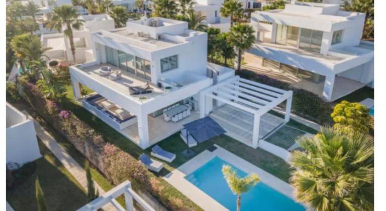 Spacious villa with pool | Pets are welcome in Marbella