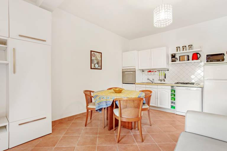 Apartment 'L'amandier' with Private Terrace, Private Garden and Wi-Fi — photo 4