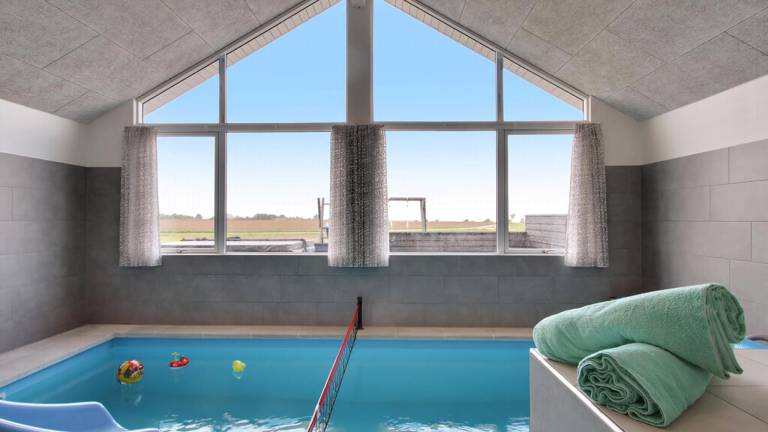 Vacation home with barbecue, garden & jacuzzi in Bogense