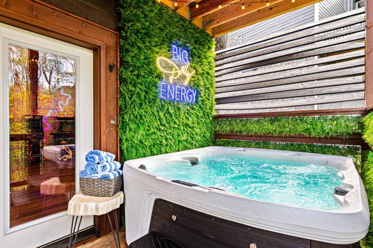 Heated Pool, Arcades, Hot Tub, Sauna, Dolly Vibes — photo 5