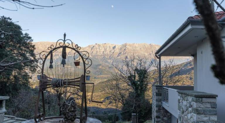 Vacation home with patio, yard & barbeque in Ioannina