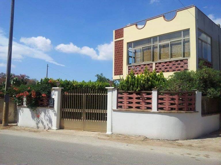 Family-friendly wonderful villa with garden & terrace | Next to the beach | Pets are welcome — photo 2
