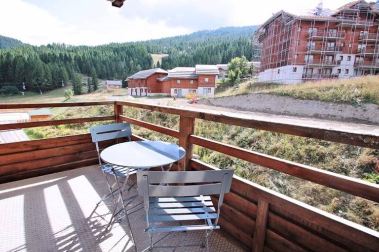 Holiday apartment with terrace & pool | Next to the ski | Pet-friendly in Briançon