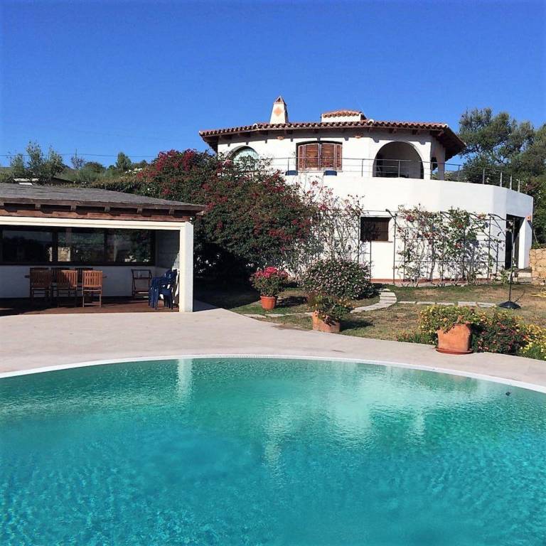 Fully equipped beautiful villa with pool, yard & barbecue | Mountain view | Pets allowed — photo 3