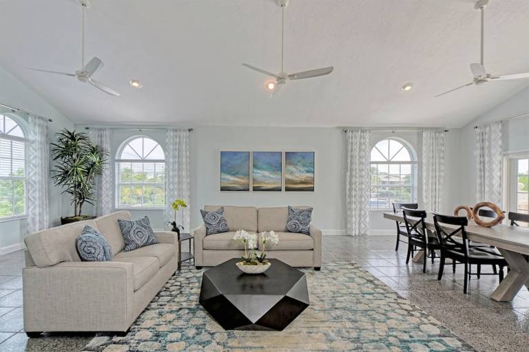 Reel Relaxin Luxury Waterfront Pool Home — photo 5