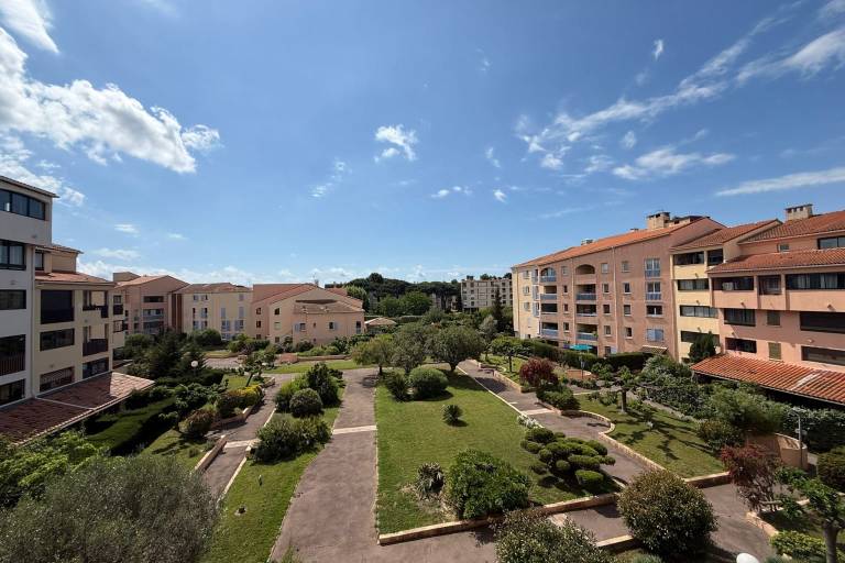 Studio with pool in Fréjus