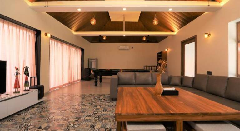 Villa with pool — photo 2