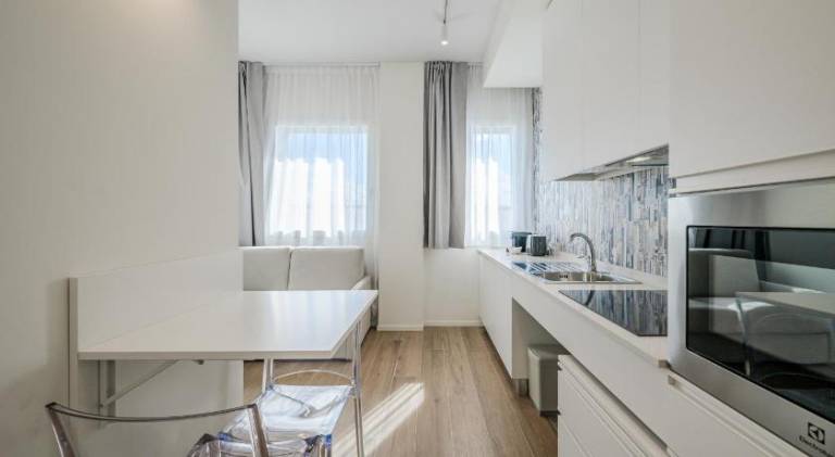 Serviced apartment with patio — photo 2