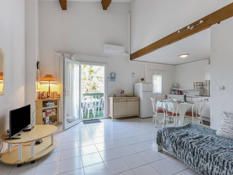 Holiday apartment with terrace & pool | Next to the beach | Pets are welcome — photo 5