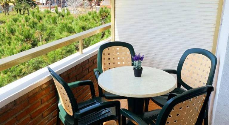 Rental apartment with terrace, yard & pool — photo 3