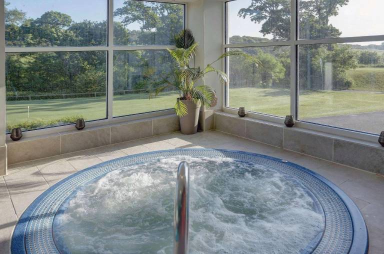 House with pool, patio & hot tub — photo 4