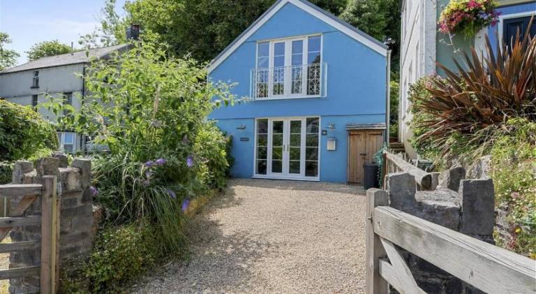 Big house | Beach nearby | Pets are welcome in Swansea