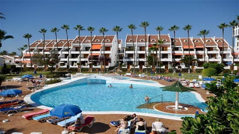 Child-friendly rental apartment with terrace, heated pool & grill | Mountain view | Next to the beach | Suitable for remote work | Dogs allowed — photo 5