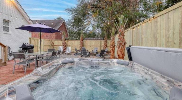Ample vacation home with jacuzzi | Pets are welcome — photo 4
