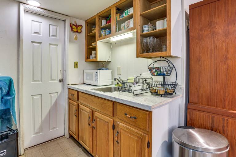 2 Mi to NYC Train: WFH-Friendly Greenwich Apt! — photo 4