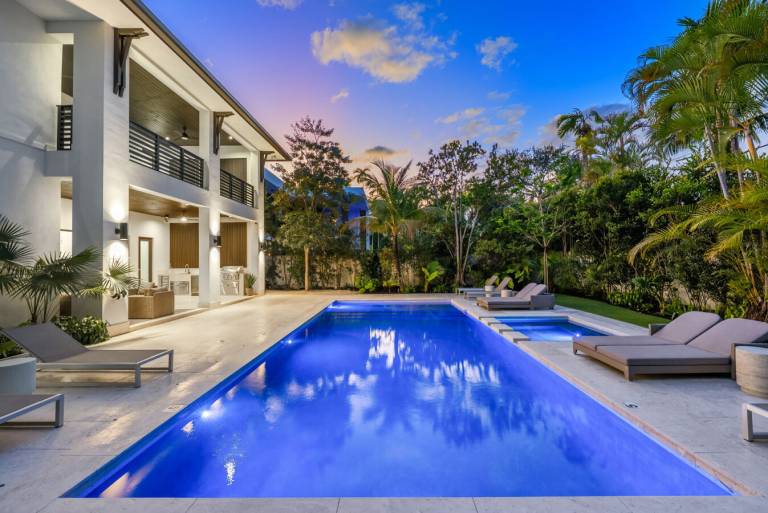Brand new Villa with Pool/Jacuzzi/GameRoom — photo 2