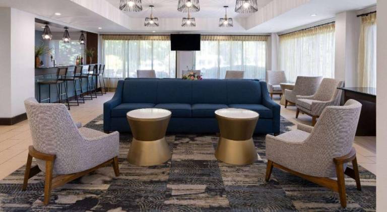 La Quinta Inn & Suites by Wyndham LaGrange / I-85 — photo 2