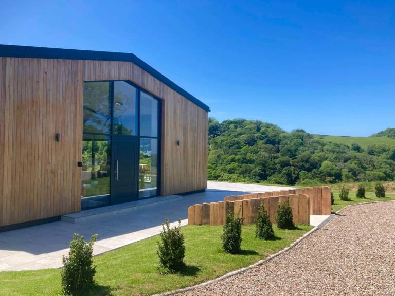 Cottage with barbeque & yard | Water view in Ilfracombe