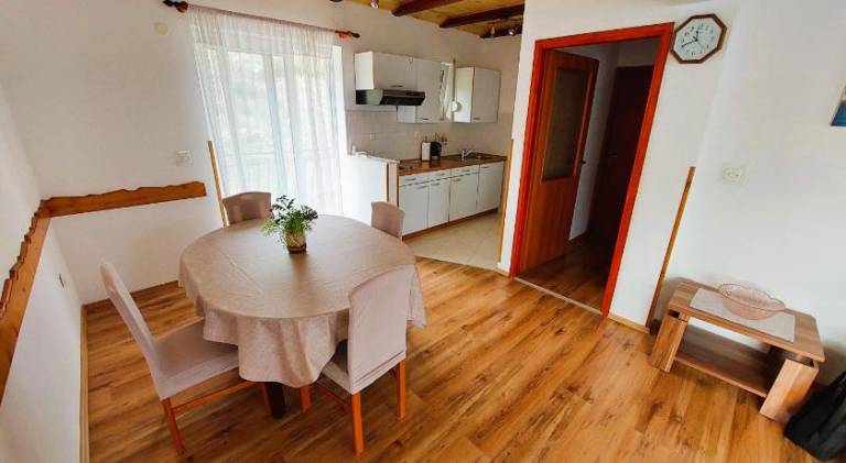 Holiday apartment with barbecue, terrace & yard — photo 2