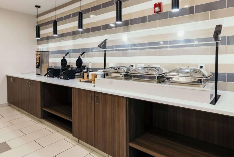 La Quinta Inn & Suites by Wyndham Ankeny IA / Des Moines IA — photo 4