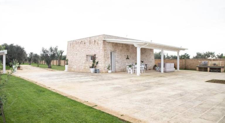 Vacation home with pool — photo 4