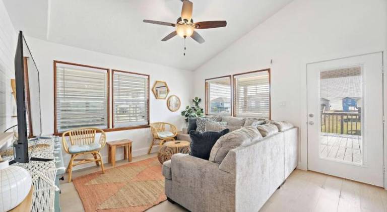House with yard, private pool & BBQ | Suitable for remote work — photo 2