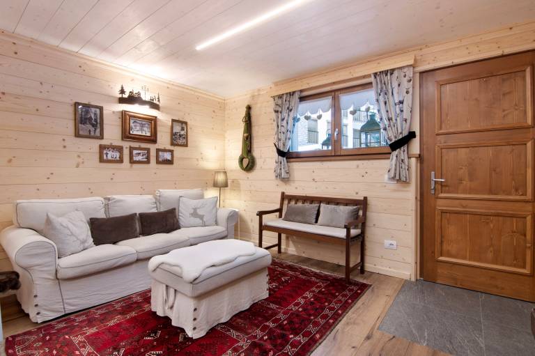 Apartment 'A Casa Di Anna' with Mountain View, Private Garden and Wi-Fi in Sondrio