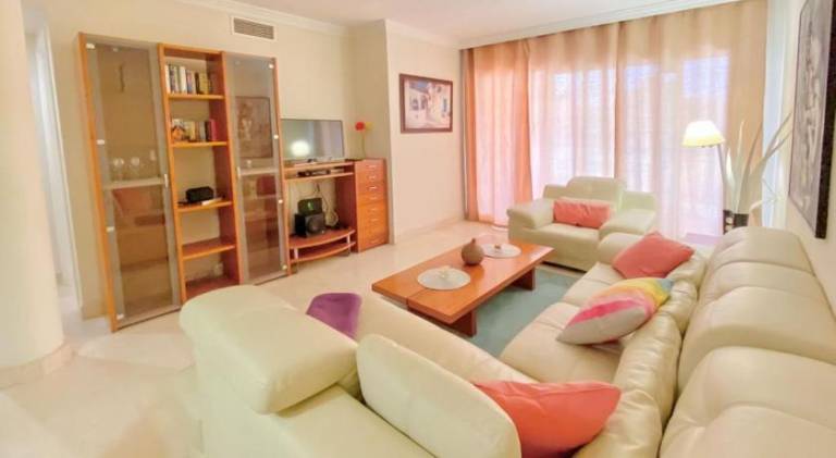 Fully equipped beautiful holiday apartment with jacuzzi, patio & pool | Suitable for remote work | Pet-friendly — photo 2