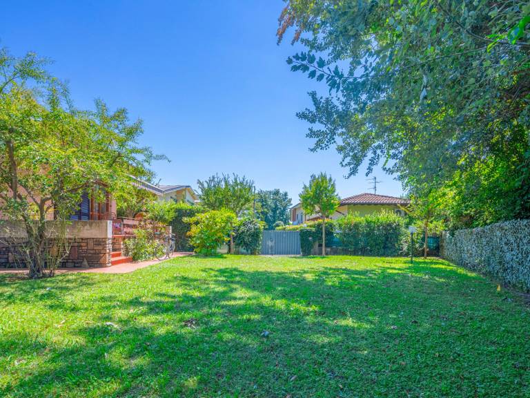 Vacation home with yard & barbeque — photo 5