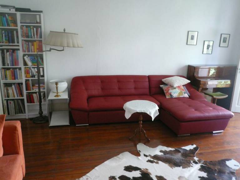 Apartment with yard & grill — photo 3