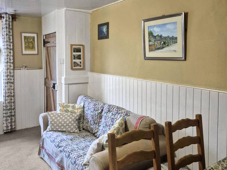 Cottage with garden — photo 3