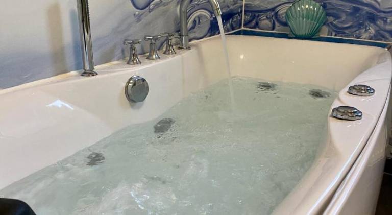 Holiday apartment with hot tub — photo 4