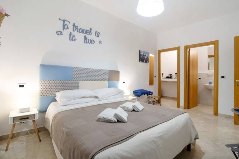 Room 'Ginevra - Camera 4' with Wi-Fi and Air Conditioning — photo 2