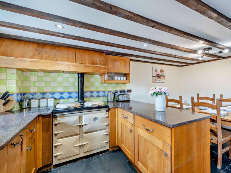 Fully equipped pleasant cottage with terrace, barbeque & jacuzzi | Pets allowed — photo 4