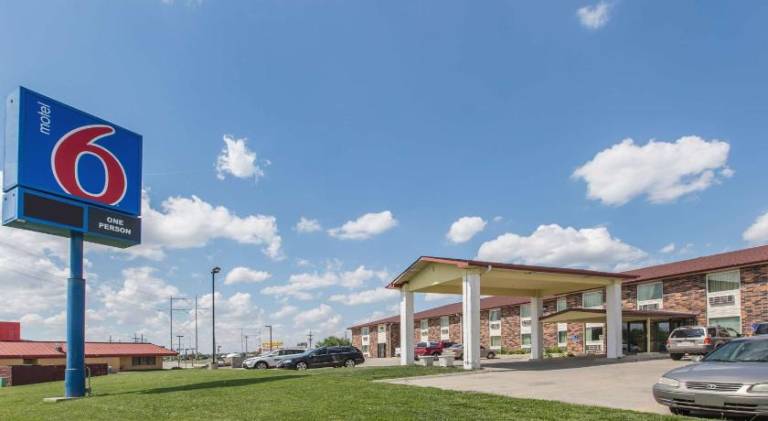 Motel 6 Omaha, NE - Central — photo 2