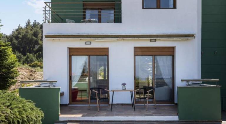 Villa with terrace, grill & yard in Sithonia