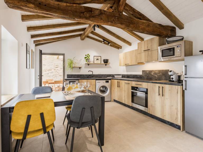 Charming Renovated Farmhouse with EV Charger, Terrace, and Private Parking Near Nantes — photo 4