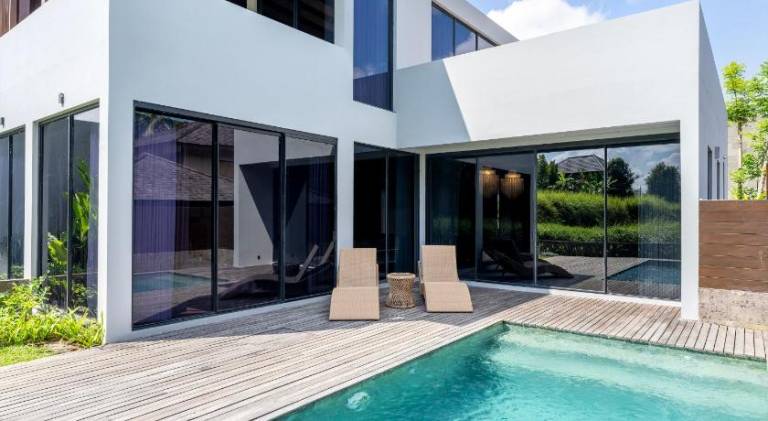 Villa with pool — photo 2
