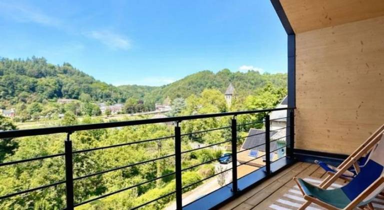 Apartment with yard & terrace in Dinant