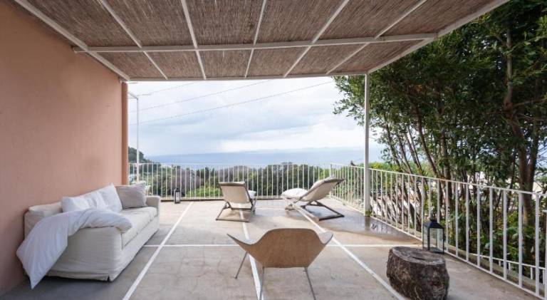 Ample villa with patio, garden & pool | Pets are welcome — photo 4