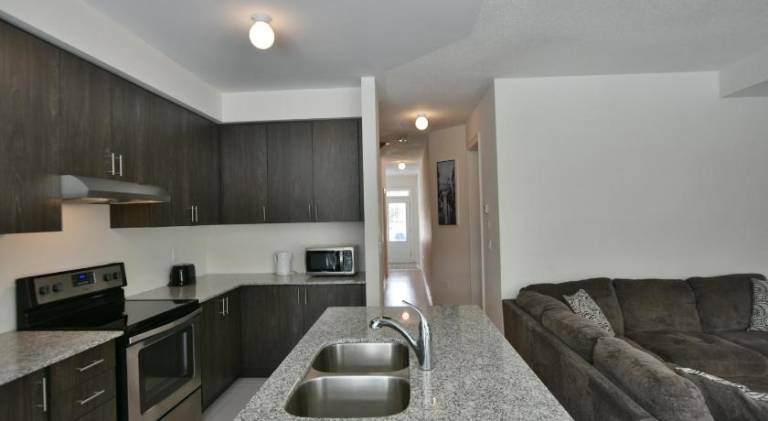Vacation home with pool — photo 4
